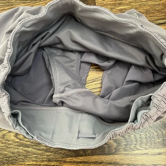 Lululemon purple/gray shorts w/ built in liner, size 6 - Picture 5 of 7